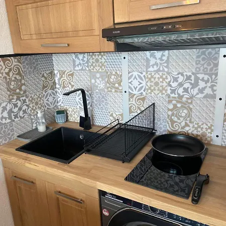 F2 Cyprien Apartment